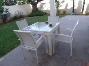 סט גינה דגם בונדי שולחן עד 1.8+ 4 כסאות לבן