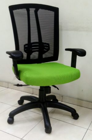 כסא דגם "נויה" מושב מרופד לפי בחירה