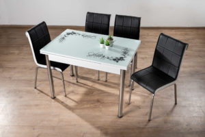 פינת אוכל + 4 כסאות לבן פרח שחור מבית Twins Design דגם פרחים