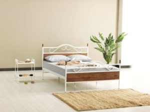 מיטת זוגית ממתכת לבן בשילוב עץ 140/190 מבית Twins Design דגם ביטיס